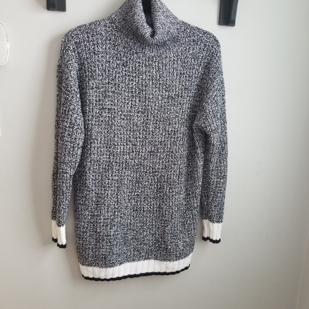 🧥H&M LONG SWEATER